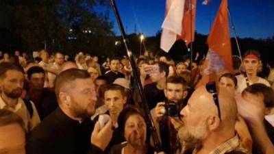 В Минске протестующие остановились в парке возле изолятора на Окрестина