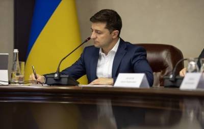 Зеленский уволил с должности своего внештатного советника Новикова