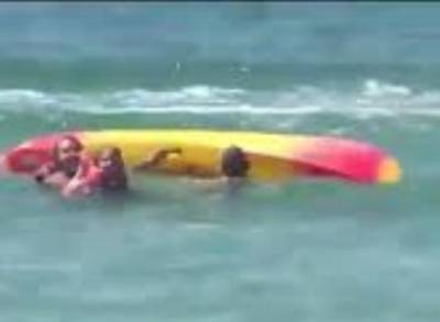 Президент Португалии помог спасти двух женщин на пляже Алгарве