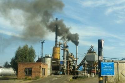 Приставы остановили работу асфальтобетонного завода в Омске, чьи выбросы бензапирена превышали норму в 46 раз