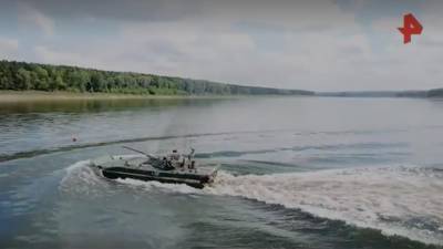Танки Т-72 прошли по дну реки в ходе учений на полигоне «Юргинский»