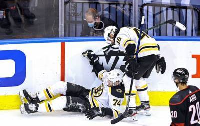 НХЛ: Бостон обыграл Каролину, Тампа-Бэй сильнее Коламбуса