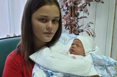 Под Киевом пропала 16-летняя девочка с маленьким сыном: полиция объявила в розыск
