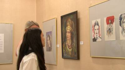 В Холмске открылась выставка молодой художницы