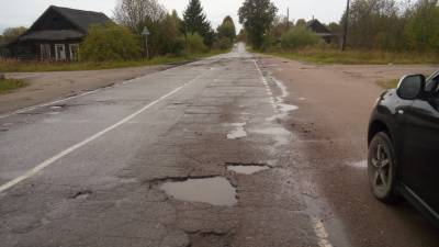 В Лесном районе Тверской области наказали ответственного за ямы на дорогах
