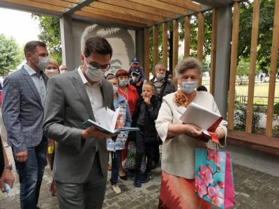 Литературная беседка и более 250 растений появились в сквере Люкина в Московском районе