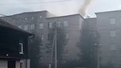 В Томске горит заброшенное здание училища связи
