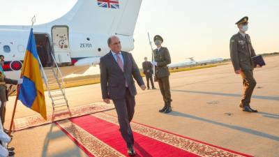 Министр обороны Великобритании прибыл в Киев