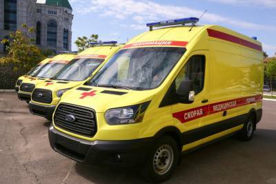 Астраханским больницам передали новые машины скорой помощи