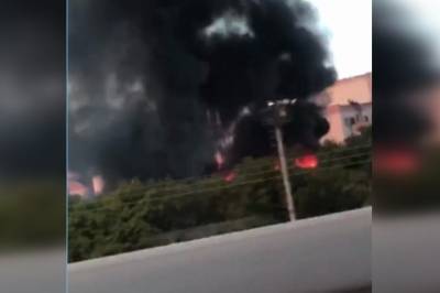 В Москве горит здание бывшего Хорошевского завода железобетонных изделий
