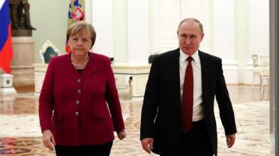 Путин в беседе с Меркель назвал неприемлемым вмешательство в дела Минска