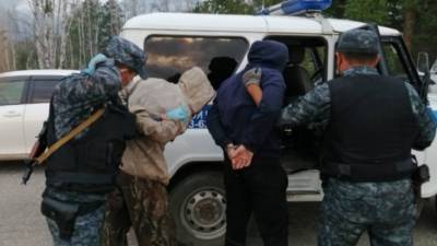 Бурятские полицейские догнали УАЗ, набитый мешками с коноплей. Видео