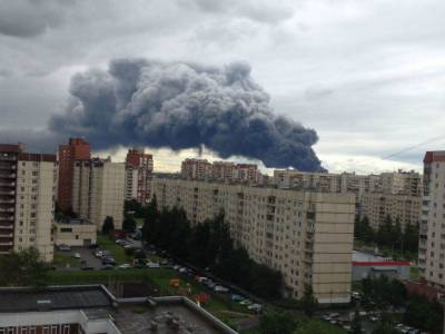 Пожар произошел на территории промзоны на севере Москвы