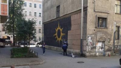 В Петербурге закрасили граффити, посвящённое Виктору Цою
