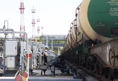 Киев ввел особые пошлины на топливо и газ из России
