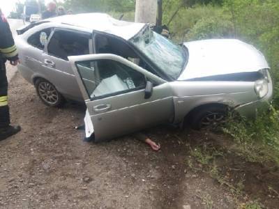 В Челябинской области водитель легковушки погиб после столкновения со столбом