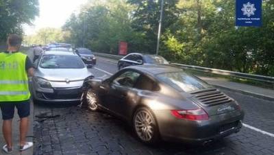 В столице произошло резонансное ДТП: Porsche протаранил Renault (ВИДЕО)