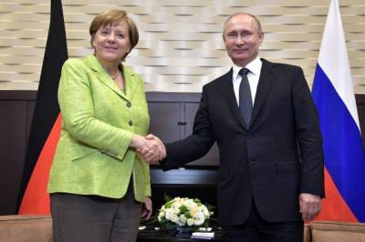 Меркель и Путин по телефону обсудили политическую ситуацию в Беларуси