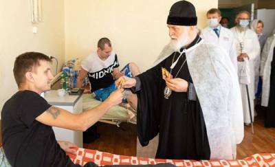 Митрополит Павел посетил в больнице пострадавших во время протестных акций