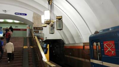 Пассажир упал на пути на станции метро "Проспект Большевиков"