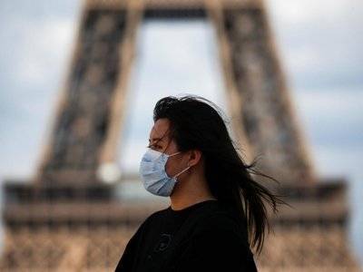 Власти Франции хотят ввести обязательное ношение масок на рабочих местах