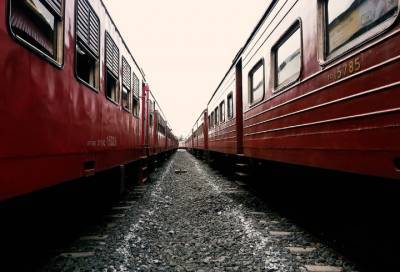 Встреча с двумя поездами в Кавголово закончилась для пьяной девушки переломом