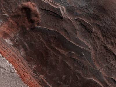В NASA показали сход лавины на Марсе