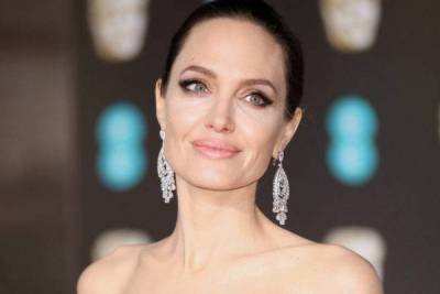 Анджелина Джоли хочет переехать в Лондон вместе с д...