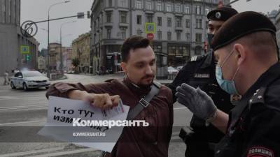 Редактора “Ъ” оштрафовали за пикет в поддержку Сафронова