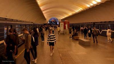 Пассажирка погибла под колесами поезда в метро Петербурга