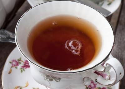 Диетолог Елена Соломатина рассказала об опасности вчерашней чайной заварки