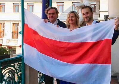 Над мэрией Праги вывесили флаг Беларуси