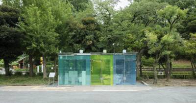 В Японии построили прозрачные общественные туалеты
