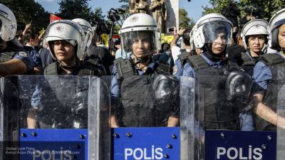 Наркодилеры напали на правоохранителей в туристическом городе Турции