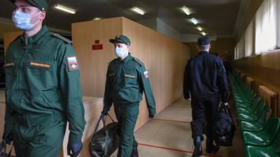 Десять тысяч российских солдат и офицеров переболели коронавирусом