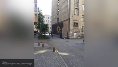 Коммунальщики Петербурга закрасили незаконное граффити к 30-летию смерти Цоя