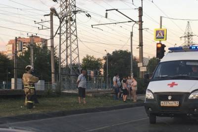 В Ростове школьница едва не погибла под колесами КамАЗа