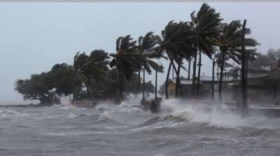 В Мексике из-за урагана первой категории "Женевьева" закрывают порты