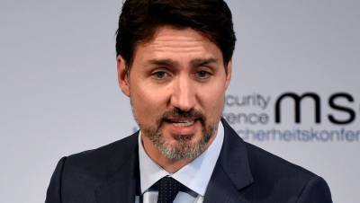 Премьер Канады попросил приостановить работу парламента