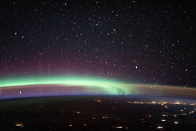 Астронавты НАСА сделали фото сразу двух явлений над Землей