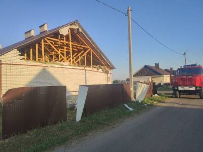 После взрыва бытового газа обрушилась крыша жилого дома в Липецкой области
