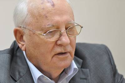 Горбачев заявил, что Лукашенко поздно обратился за поддержкой к рабочим Белоруссии