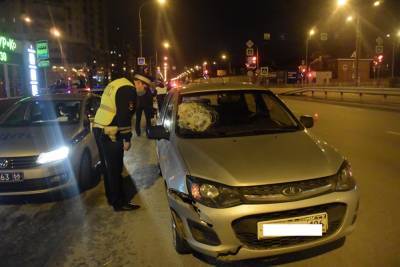 Ночью в Екатеринбурге насмерть сбили пешехода, бежавшего на автобус