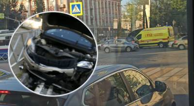 Авто раздробило от удара: водители жалуются на опасный перекресток в Ярославле