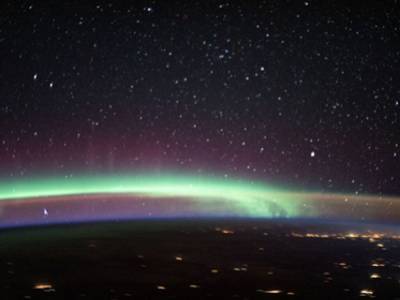 Это просто фантастика: астронавты увидели сразу два атмосферных феномена над Землей