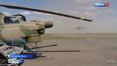 В Ростове пилоты показали фигуры сложного пилотажа на вертолетах «Роствертола»