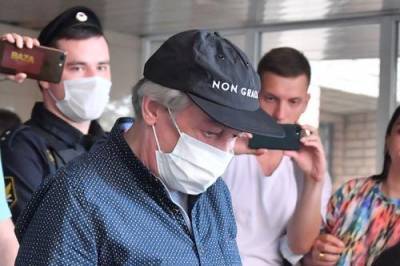 Ефремова привезли в суд, сегодня он должен дать показания