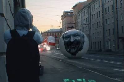 Петербургский digital-художник взорвал интернет, запустив шар с Лукашенко