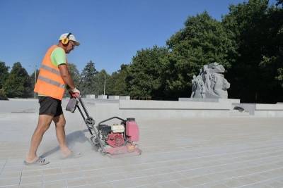 В Чистяковской Роще Краснодара завершают реставрацию памятника жертвам фашизма