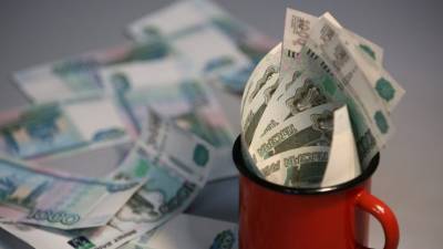 Средняя зарплата в Петербурге составила более 65 тысяч рублей